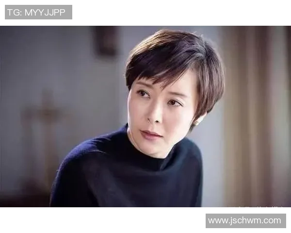 足球巨星情史揭秘：从青涩恋情到婚姻风波，深度解析明星背后的感情故事